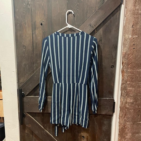 Striped Abercrombie and Fitch dress - Picture 2 of 9